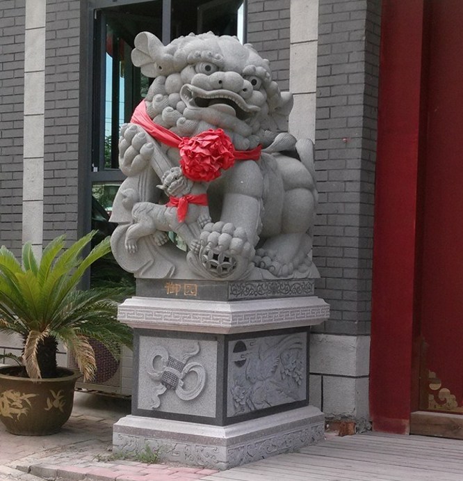武漢青石獅子